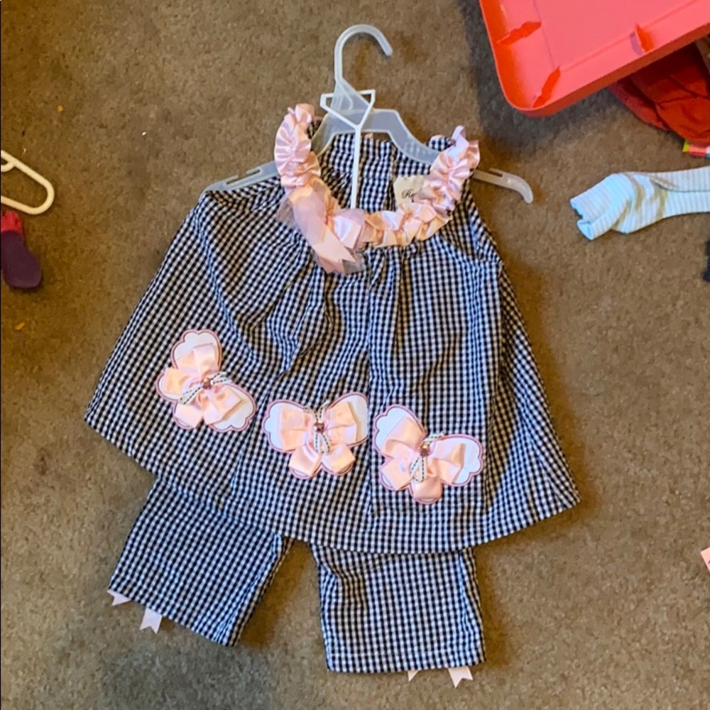 Boutique outfit. Tank and pants 12M